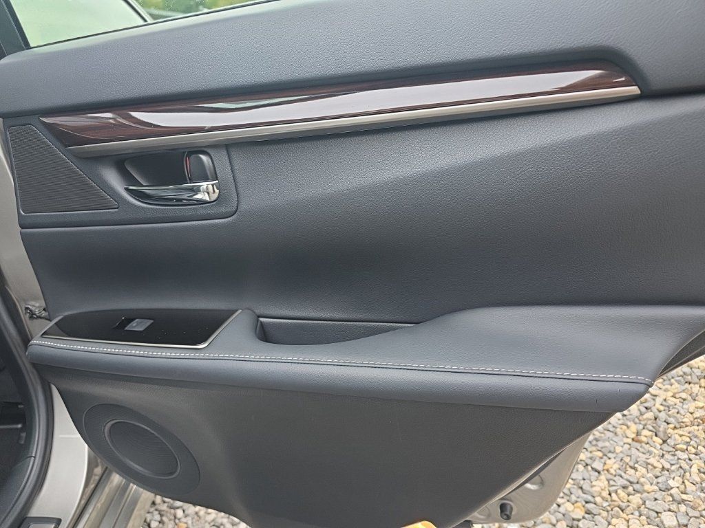Used 2018 Lexus ES 300h FWD image 19