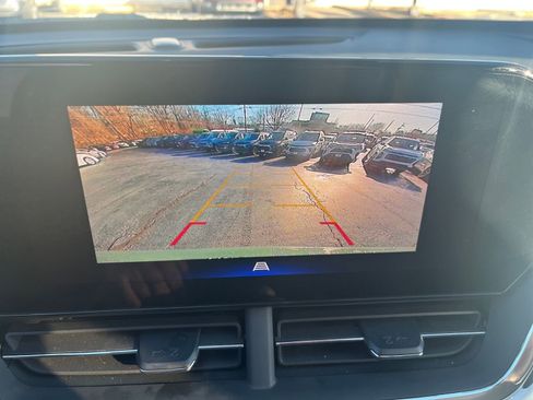 Used 2025 Chevrolet Trax LT image 17