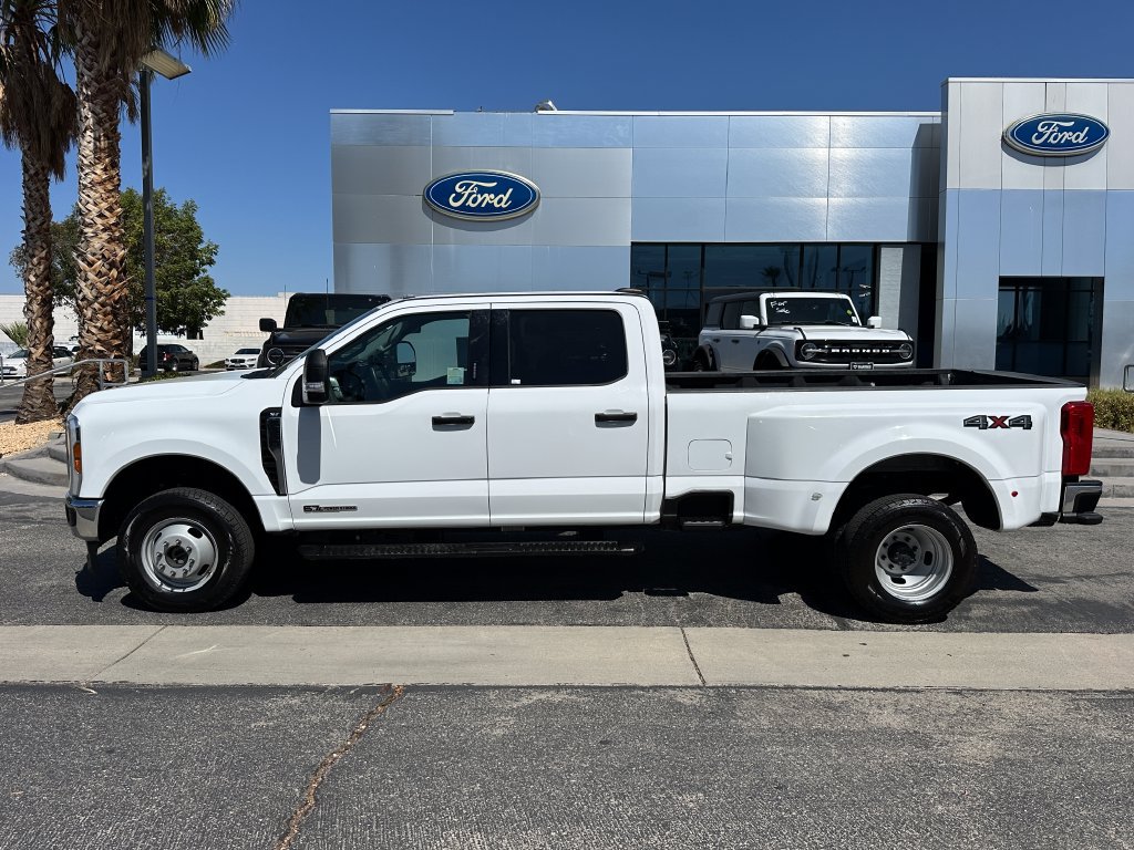 Used 2024 Ford F350 XLT AWD/4WD image 3