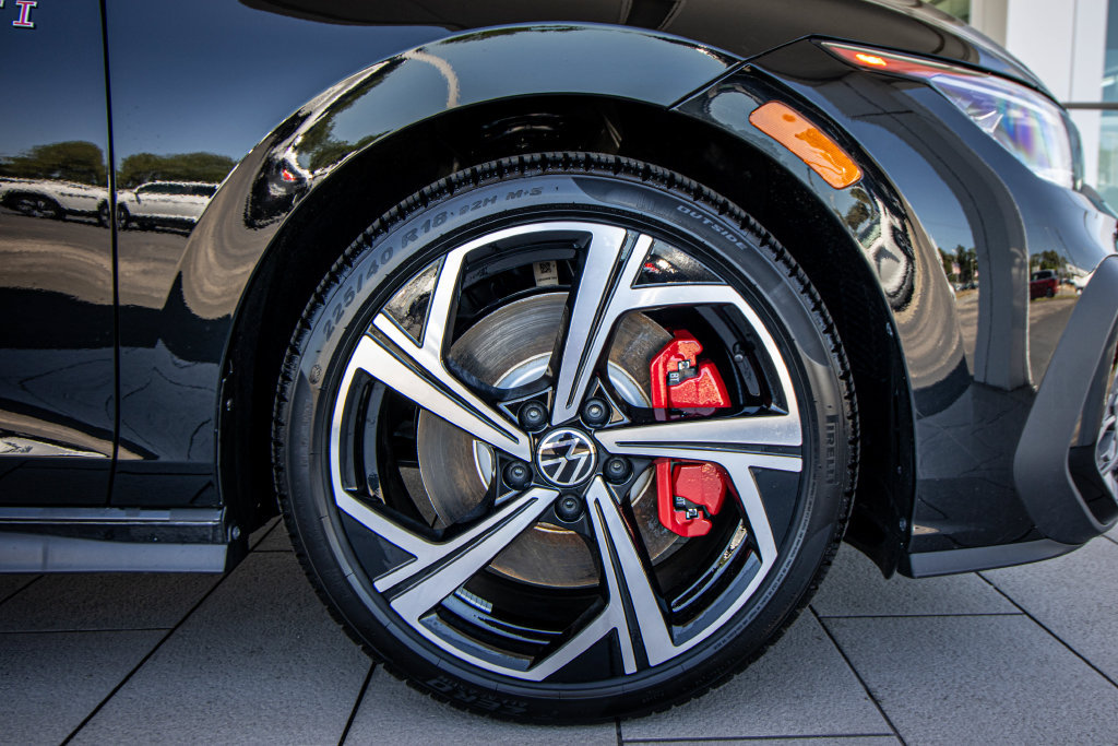 New 2026 Volkswagen GTI SE FWD image 5