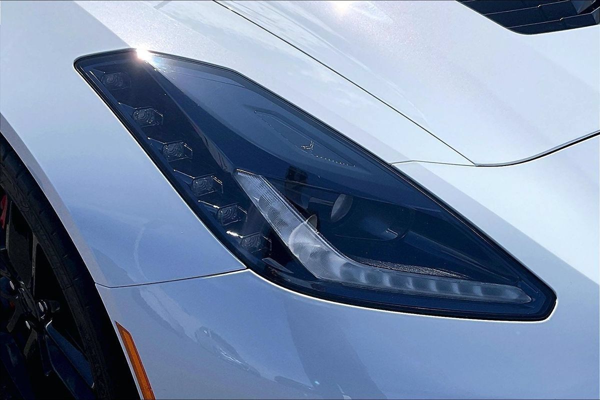 Used 2019 Chevrolet Corvette Stingray Coupe w/ Carbon Flash Badge Package RWD image 4