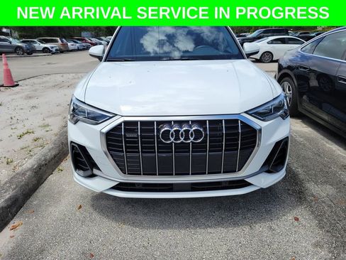 Used 2025 Audi Q3 2.0T Premium w/ Convenience Package image 2