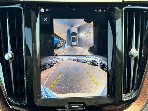 Certified 2024 Volvo XC60 B5 Ultimate w/ Climate Package image 24