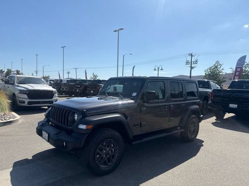 Used 2025 Jeep Wrangler Unlimited Sport AWD/4WD image 9