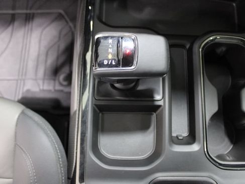 Used 2024 Chevrolet Silverado 1500 ZR2 AWD/4WD image 36