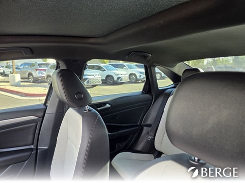 Used 2021 Volkswagen Jetta R-Line image 15