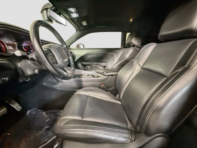 Used 2022 Dodge Challenger SXT w/ Plus Package RWD image 21