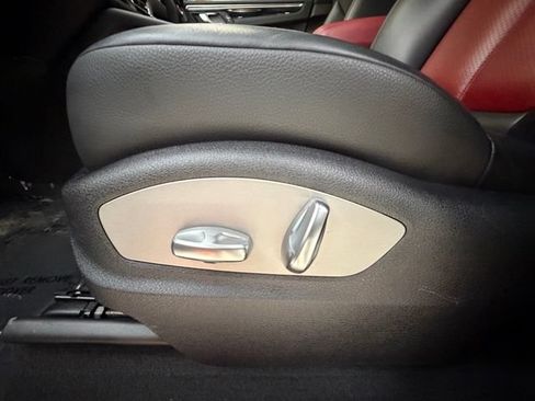 Used 2022 Porsche Macan AWD/4WD image 30