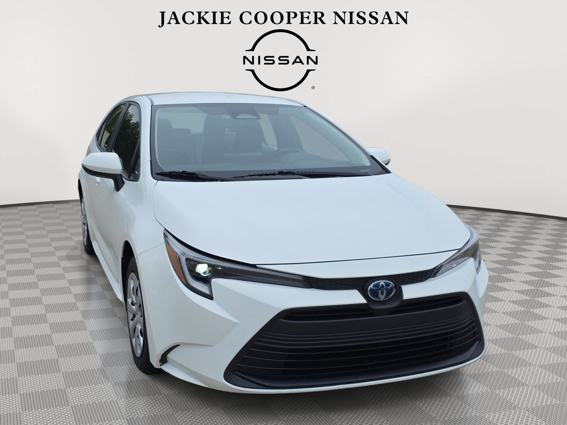 Used 2023 Toyota Corolla LE FWD image 3
