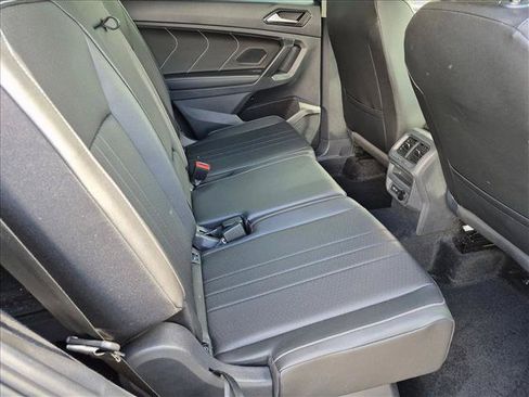 Used 2023 Volkswagen Tiguan SE FWD image 18