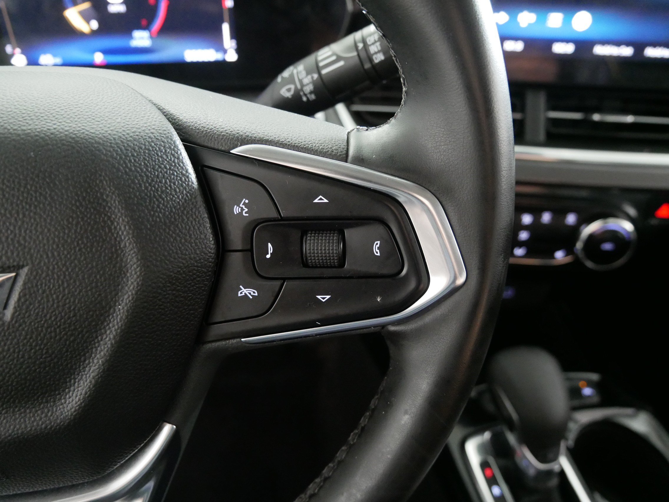 Used 2025 Chevrolet Trax ACTIV w/ Driver Confidence Package FWD image 28