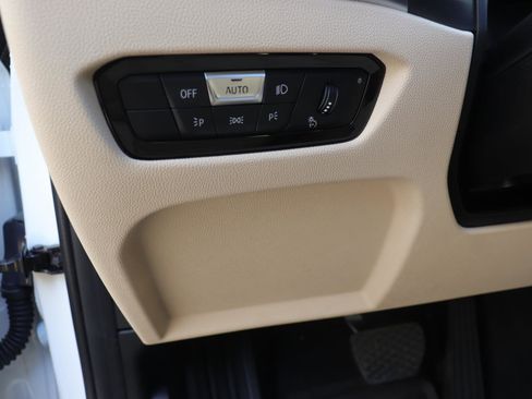 Used 2023 BMW 330i Sedan w/ Premium Package image 22