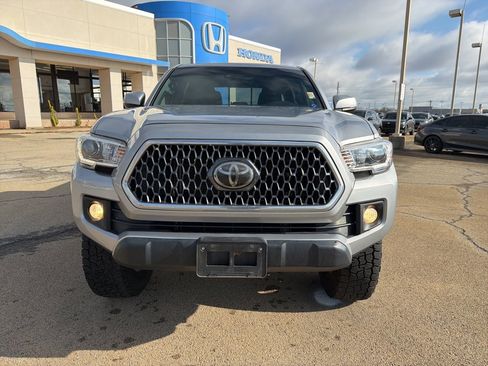 Used 2019 Toyota Tacoma TRD Off-Road image 2