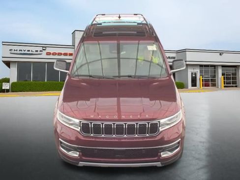 Used 2023 Jeep Wagoneer Series II w/ Premium Group I AWD/4WD image 2