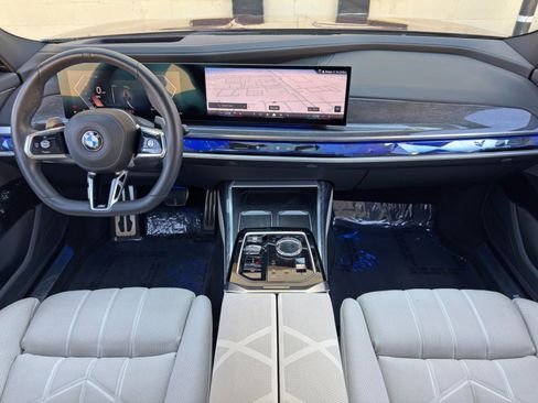 Used 2023 BMW 760i xDrive AWD/4WD image 13
