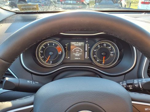 Used 2022 Jeep Cherokee Latitude w/ Sun & Sound Group image 10