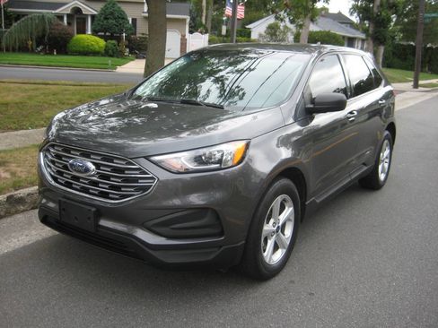 Used 2019 Ford Edge SE image 1