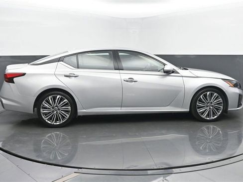 Used 2023 Nissan Altima 2.5 SL image 6