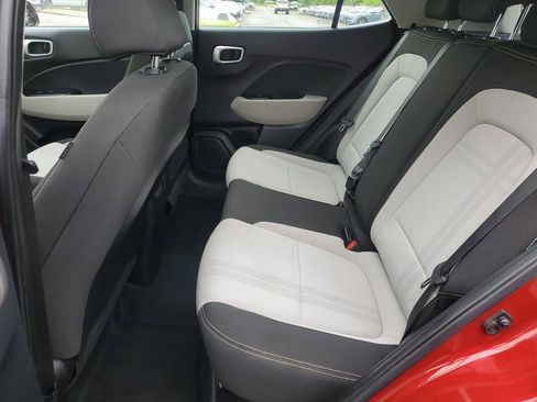 Used 2023 Hyundai Venue SEL FWD image 10