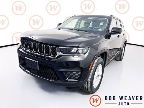 Used 2023 Jeep Grand Cherokee Laredo image 3