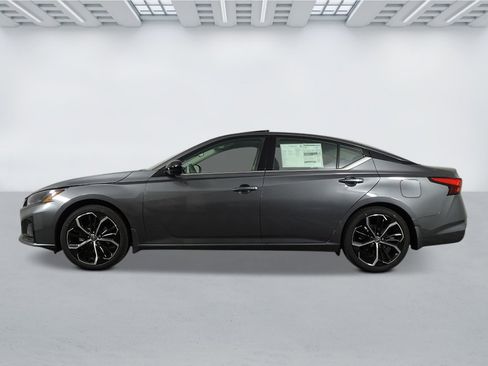 New 2025 Nissan Altima 2.5 SR w/ SR Premium Package FWD image 2