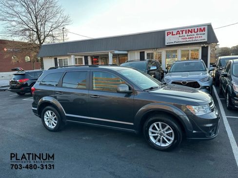 Used 2017 Dodge Journey SXT w/ Comfort/Convenience Group image 2