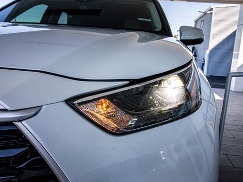 Used 2022 Toyota Highlander LE image 9