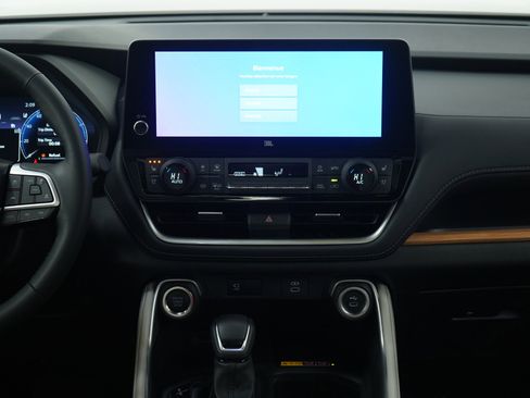 Used 2025 Toyota Grand Highlander AWD image 17