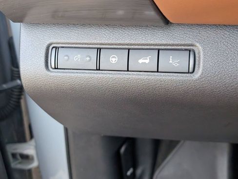 Used 2024 Nissan Pathfinder Platinum FWD image 25