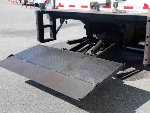 Used 2019 Ford F550 2WD Regular Cab Super Duty image 11