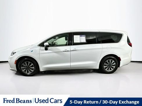 Used 2023 Chrysler Pacifica Touring-L FWD image 7