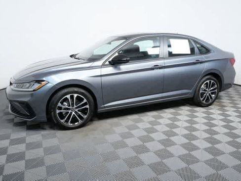 Certified 2025 Volkswagen Jetta Sport image 27