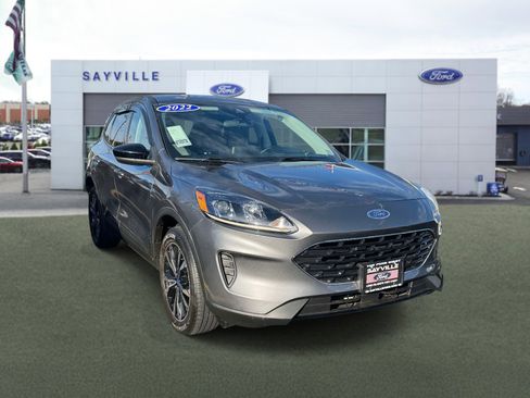 Used 2022 Ford Escape SE w/ SE Sport Appearance Package image 2