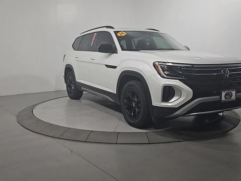 Used 2024 Volkswagen Atlas Peak Edition SEL AWD/4WD image 7