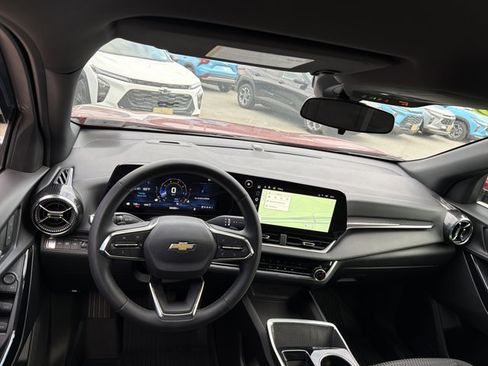 Used 2025 Chevrolet Equinox LT image 14