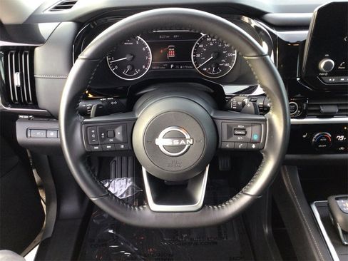 Used 2024 Nissan Pathfinder SV image 17