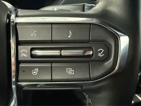 Used 2024 GMC Acadia Elevation FWD image 19