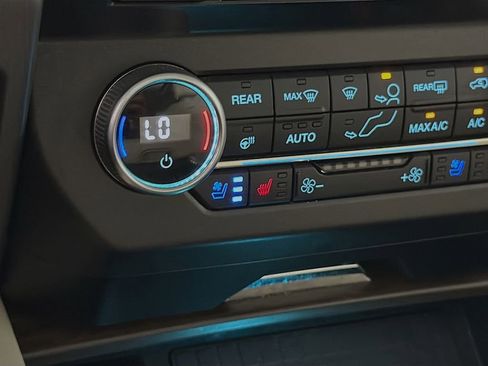 Used 2018 Ford Expedition Platinum RWD image 23