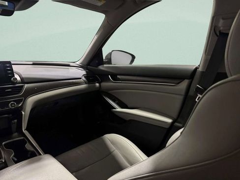Used 2019 Honda Accord Touring image 13