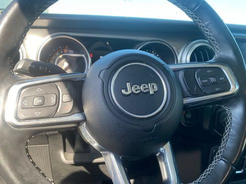 Used 2022 Jeep Wrangler Unlimited Sahara w/ Cold Weather Group AWD/4WD image 17