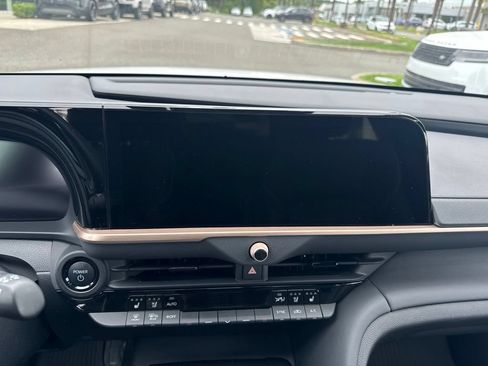 Used 2025 Toyota Crown Signia AWD/4WD image 26