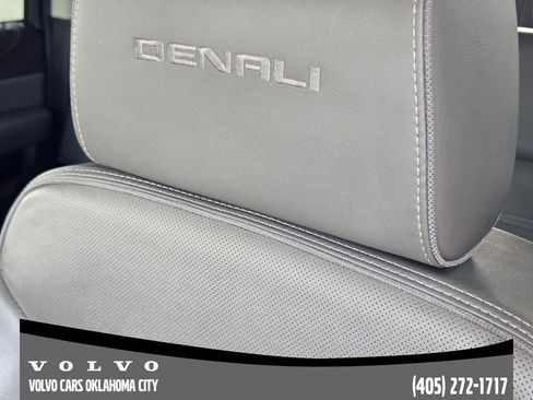 Used 2020 GMC Yukon XL Denali w/ Denali Premium Package image 16