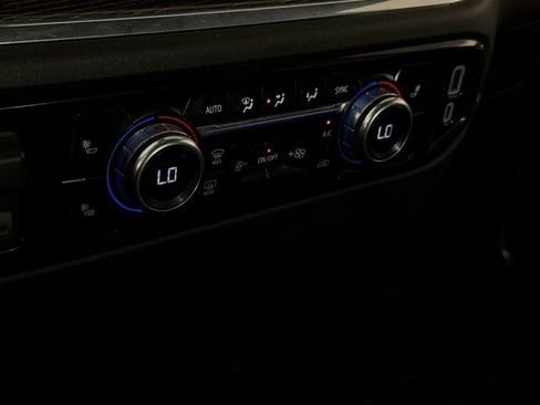 Used 2024 GMC Sierra 3500 SLE w/ SLE Convenience Package image 18