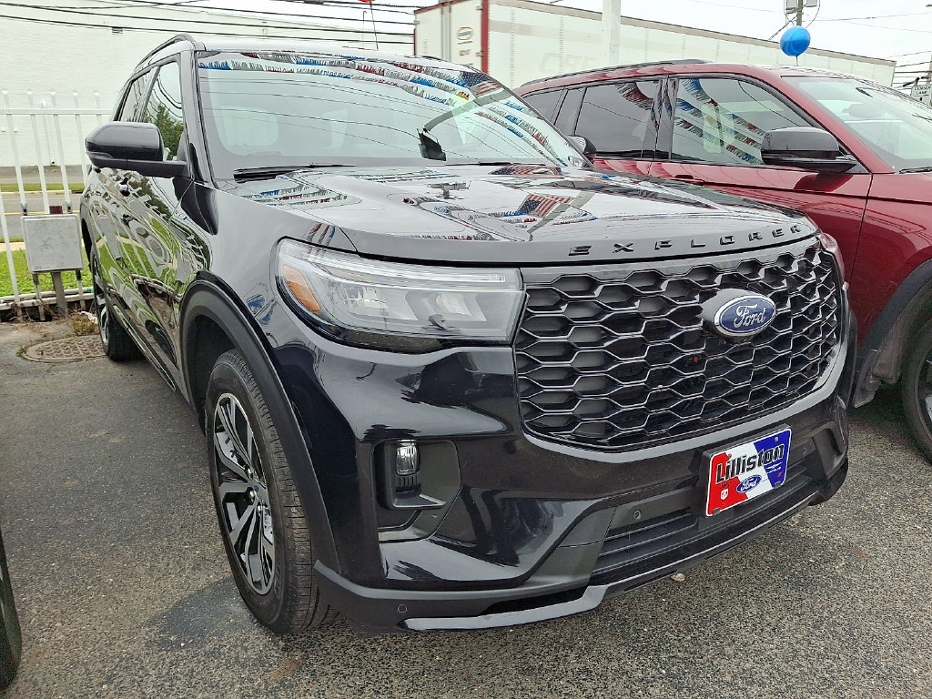 Used 2025 Ford Explorer ST-Line AWD/4WD image 3