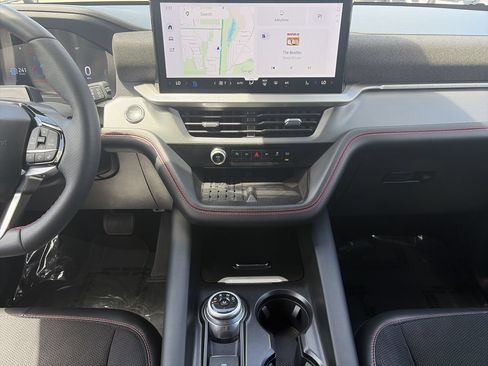 Used 2025 Ford Explorer ST RWD image 15