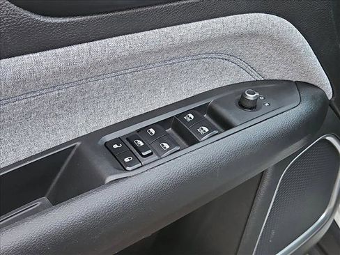 Used 2022 Jeep Compass Latitude image 11