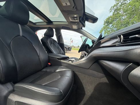 Used 2021 Toyota Camry XSE FWD image 14