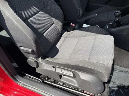 Used 2011 Volkswagen Golf 2-Door FWD image 10