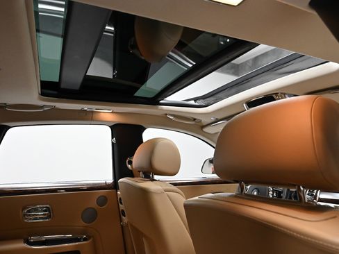 Used 2017 Rolls-Royce Ghost image 36