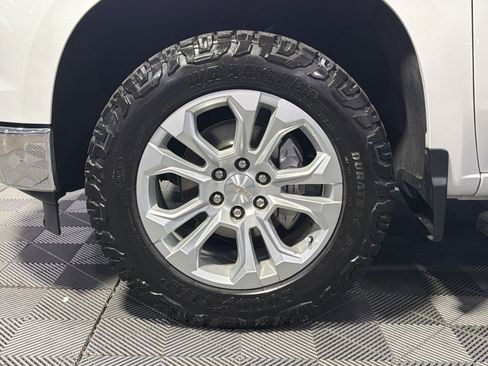 Used 2023 Chevrolet Silverado 1500 LTZ AWD/4WD image 16
